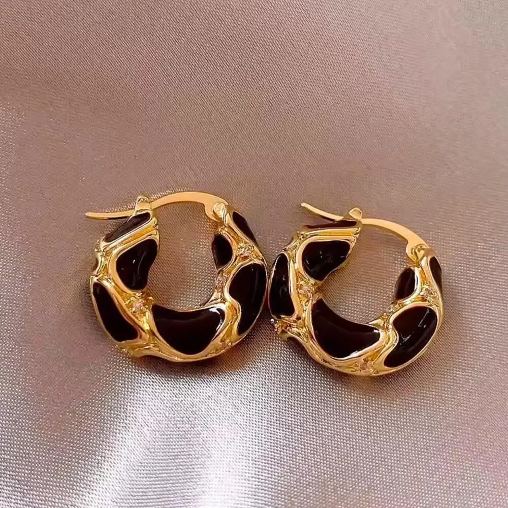 Black and gold hoop earrings - Picture 2 of 2